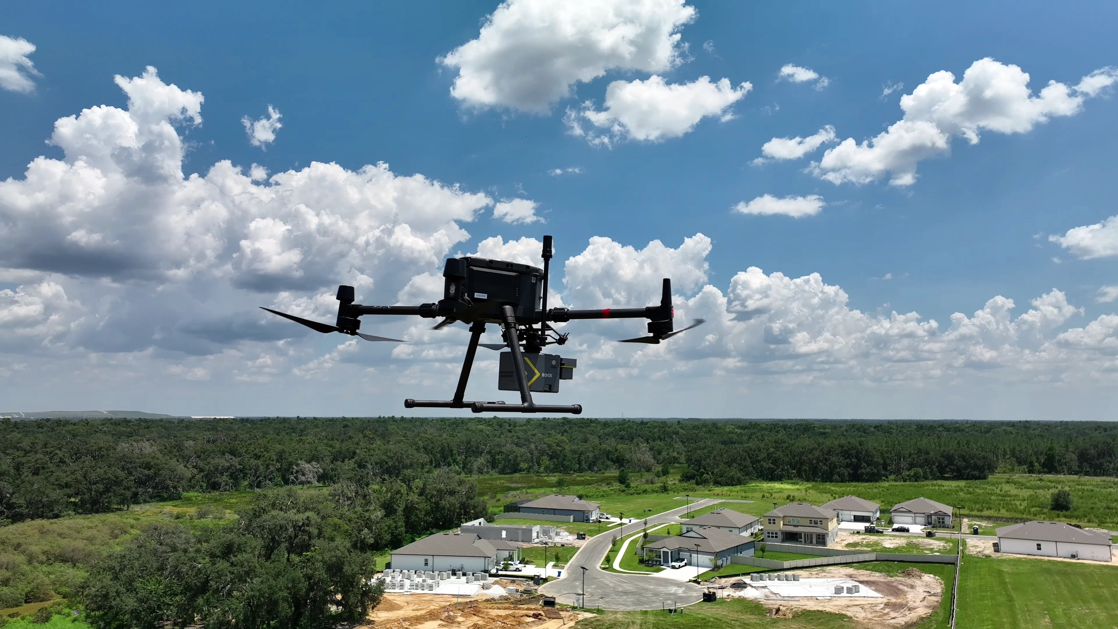 ROCK Ultra survolant de nouvelles habitations à Zephyrhills